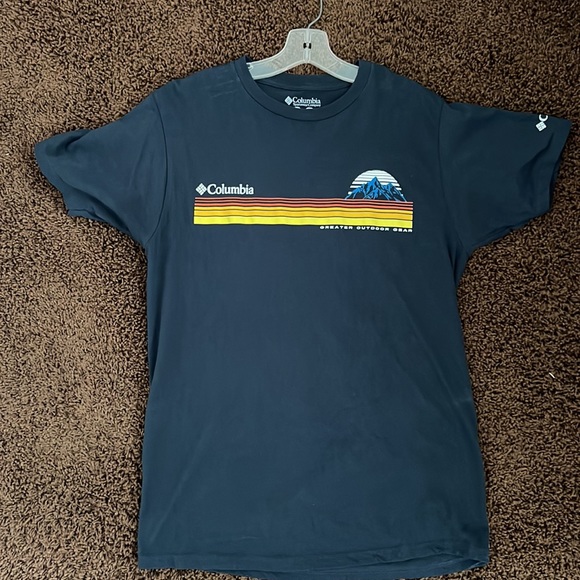 2 Columbia TShirts - Picture 5 of 6